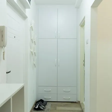 Golden 아파트 자예카르